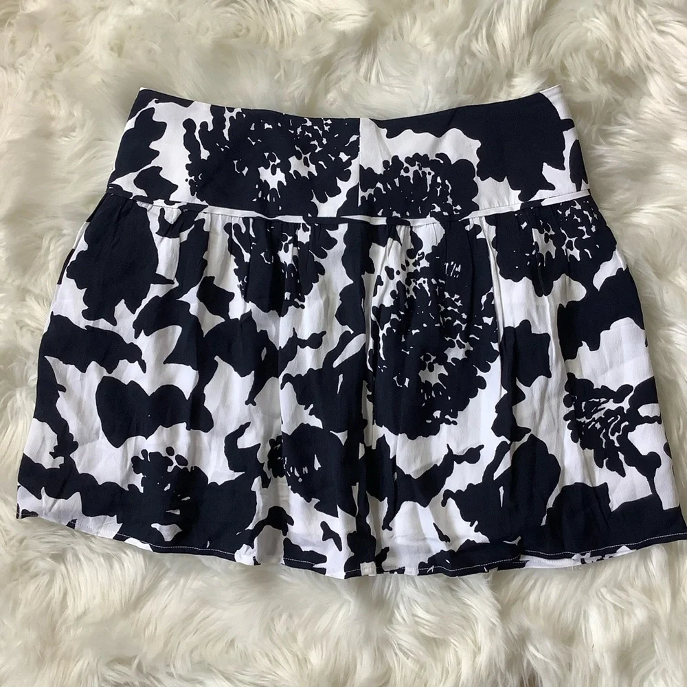 LOFT Floral White Blue Flare Flirty‎ Lined Skirt Size 10